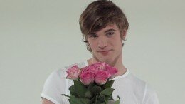 118677064-proposer-timide-rose-bouquet-de-fleur